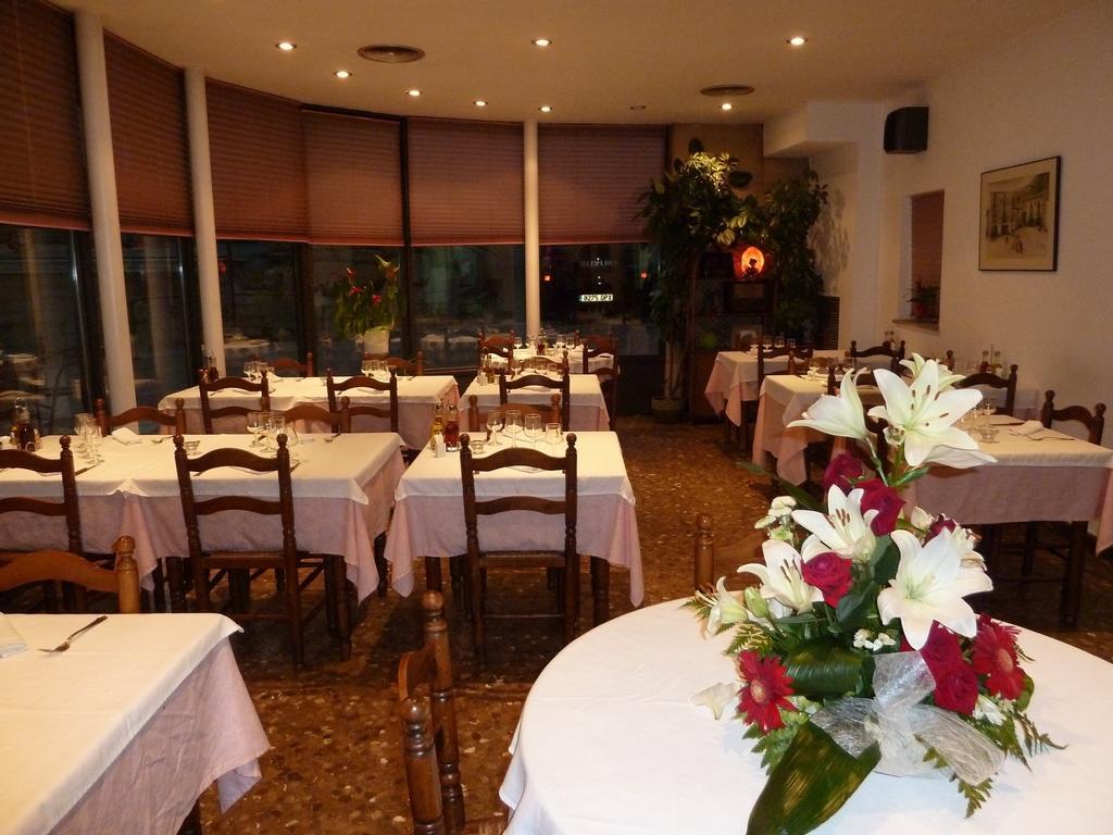 ホテルRestaurant Fonda Giralt Amer エクステリア 写真